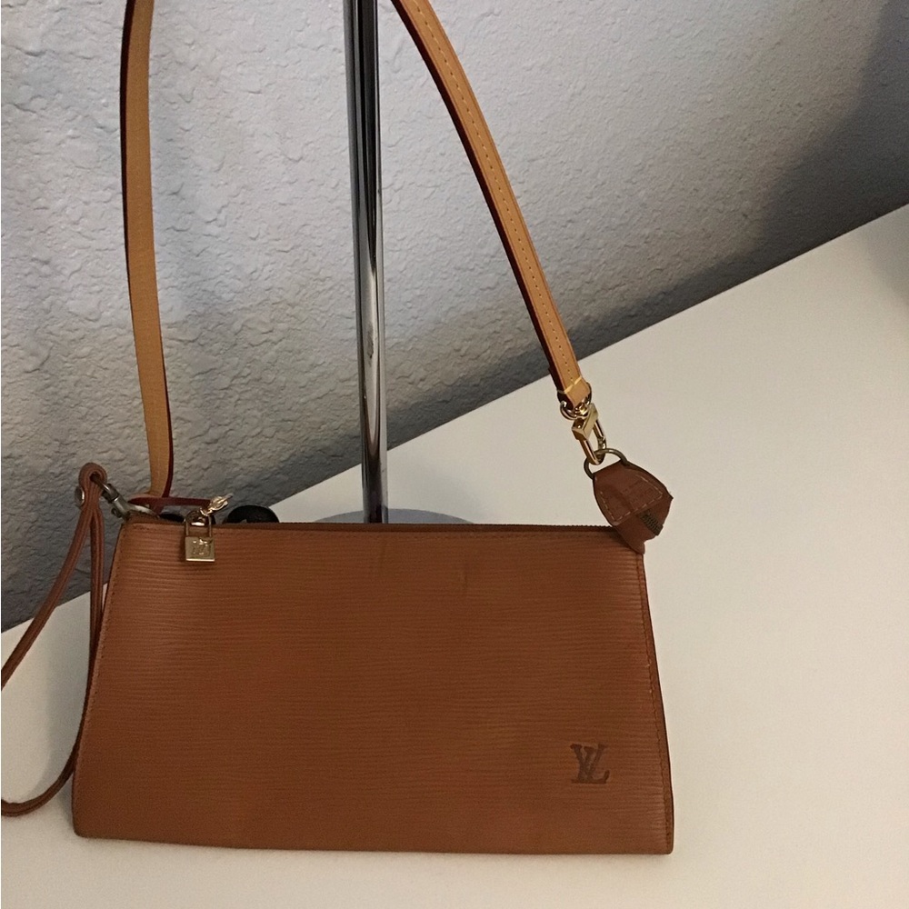 Louis Vuitton Epi Accessories Pouch - Picture 9 of 9